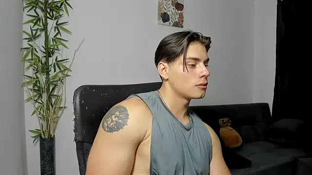 Snapshot of Giordano_Russo chatting on February 26, 2025, 10:15 pm Giordano Russo online show from February 26, 2025, 10:15 pm