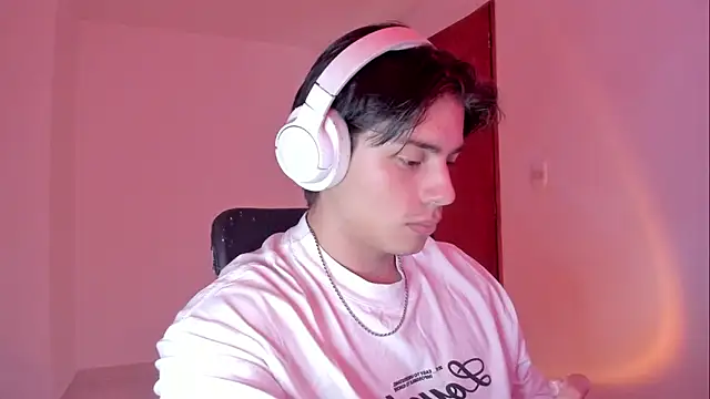 Snapshot of Giordano_Russo chatting on November 4, 2025, 8:45 pm Giordano Russo online show from November 4, 2025, 8:45 pm