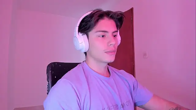 Snapshot of Giordano_Russo chatting on October 18, 2025, 7:05 pm Giordano Russo online show from October 18, 2025, 7:05 pm