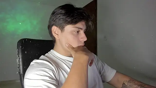 Snapshot of Giordano_Russo chatting on September 19, 2025, 11:09 pm Giordano Russo online show from September 19, 2025, 11:09 pm