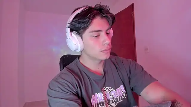 Snapshot of Giordano_Russo chatting on September 29, 2025, 5:40 pm Giordano Russo online show from September 29, 2025, 5:40 pm