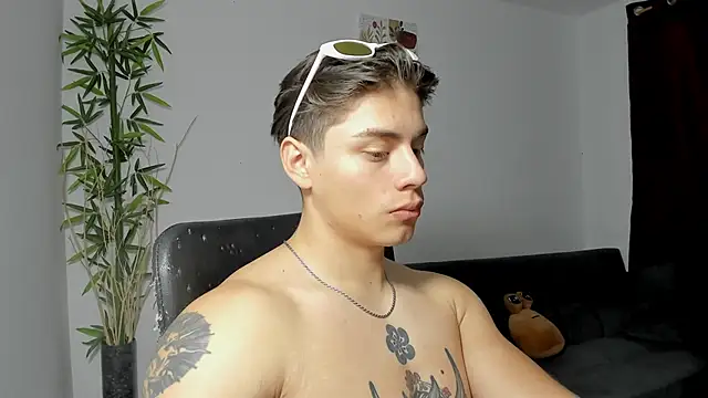 Snapshot of Giordano_Russo chatting on March 3, 2025, 6:13 pm Giordano Russo online show from March 3, 2025, 6:13 pm