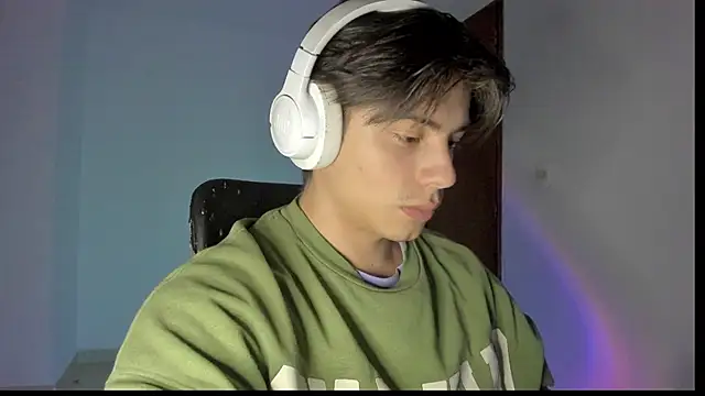 Snapshot of Giordano_Russo chatting on October 17, 2025, 4:38 am Giordano Russo online show from October 17, 2025, 4:38 am