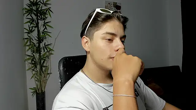 Snapshot of Giordano_Russo chatting on March 3, 2025, 3:11 pm Giordano Russo online show from March 3, 2025, 3:11 pm