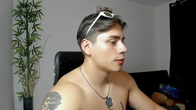 Snapshot of Giordano_Russo chatting on March 5, 2025, 4:13 pm Giordano Russo online show from March 5, 2025, 4:13 pm