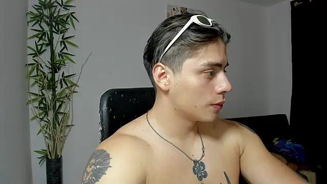 Snapshot of Giordano_Russo chatting on March 5, 2025, 2:46 am Giordano Russo online show from March 5, 2025, 2:46 am