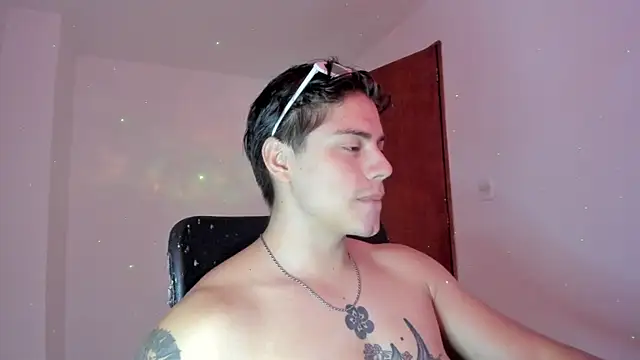 Snapshot of Giordano_Russo chatting on September 12, 2025, 9:25 pm Giordano Russo online show from September 12, 2025, 9:25 pm