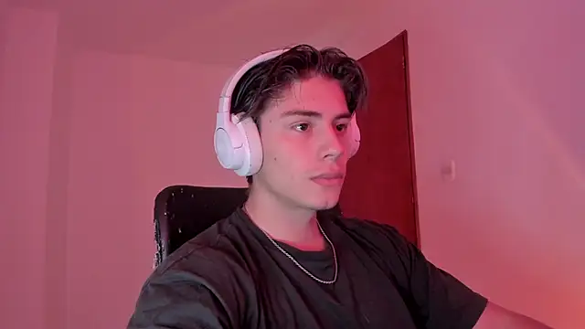 Snapshot of Giordano_Russo chatting on October 10, 2025, 9:04 pm Giordano Russo online show from October 10, 2025, 9:04 pm