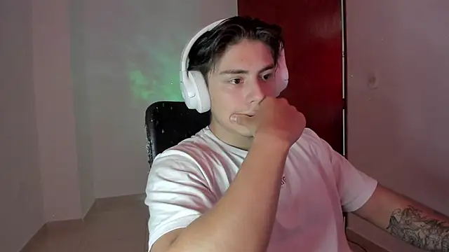 Snapshot of Giordano_Russo chatting on September 26, 2025, 6:48 pm Giordano Russo online show from September 26, 2025, 6:48 pm