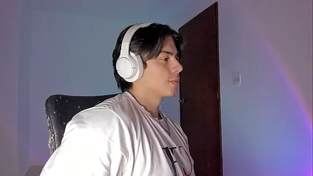 Snapshot of Giordano_Russo chatting on November 21, 2025, 10:42 pm Giordano Russo online show from November 21, 2025, 10:42 pm