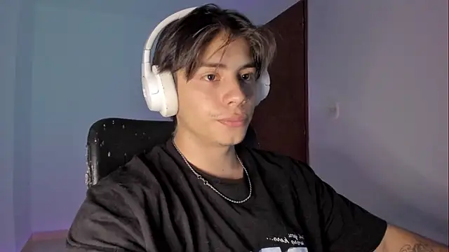 Snapshot of Giordano_Russo chatting on October 22, 2025, 10:41 pm Giordano Russo online show from October 22, 2025, 10:41 pm