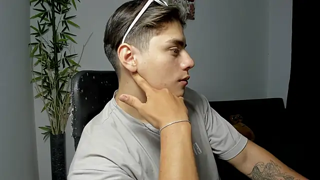 Snapshot of Giordano_Russo chatting on February 28, 2025, 6:20 pm Giordano Russo online show from February 28, 2025, 6:20 pm