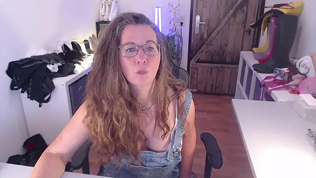GeilesLuder75 online show from May 15, 2026, 3:32 pm