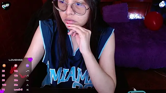 MidoriQuiinn online show from April 15, 2026, 4:11 pm