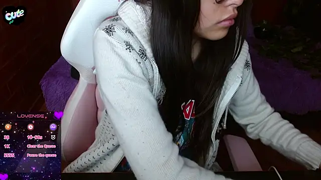 MidoriQuiinn online show from November 12, 2025, 2:43 pm