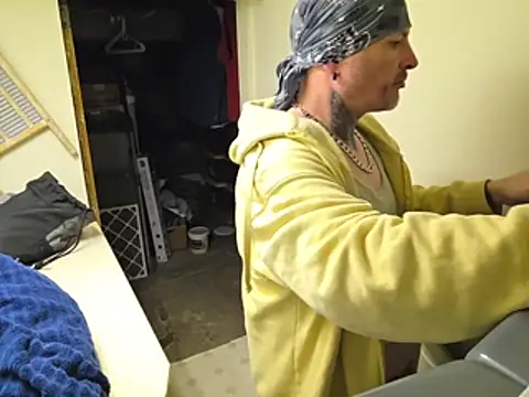 Snapshot of smoke777999 chatting on February 8, 2026, 10:35 am smoke777999 online show from February 8, 2026, 10:35 am