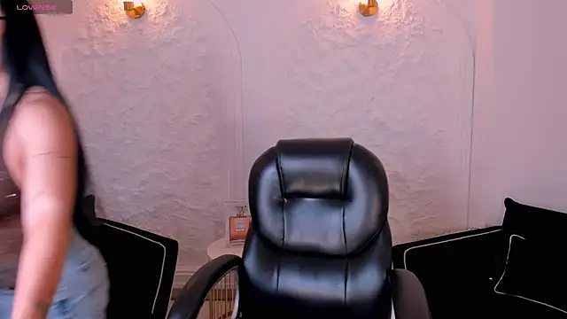 MollyJones  online show from June 9, 2026, 7:37 pm