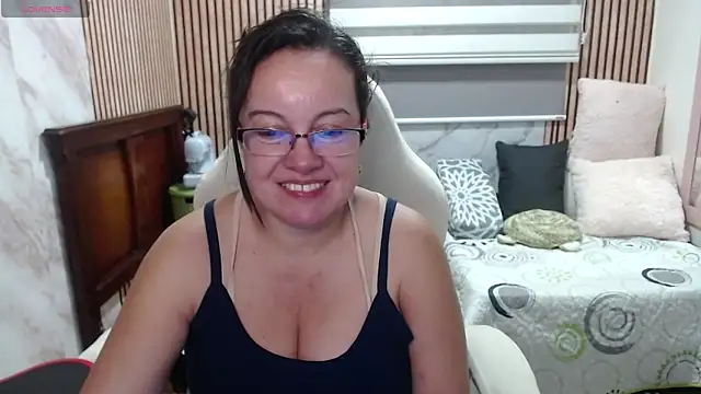 Snapshot of Sonialorens_ chatting on June 7, 2026, 11:10 pm Sonialorens online show from June 7, 2026, 11:10 pm