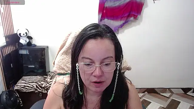 Sonialorens  online show from March 16, 2026, 9:06 pm