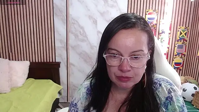 Snapshot of Sonialorens_ chatting on July 6, 2026, 10:34 pm Sonialorens online show from July 6, 2026, 10:34 pm