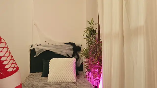 Snapshot of Luna_Riva chatting on October 23, 2025, 9:41 am Luna Riva online show from October 23, 2025, 9:41 am