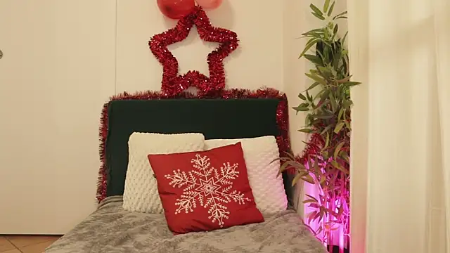 Luna Riva online show from December 19, 2025, 9:44 am