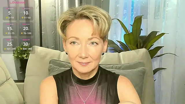 AkexandraFix online show from October 17, 2025, 1:02 pm