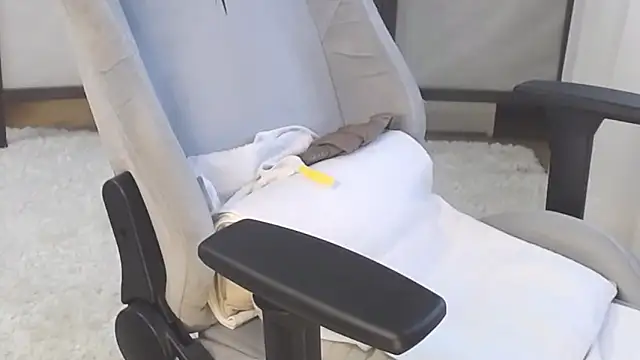 ms Hot milf online show from March 18, 2025, 4:29 am