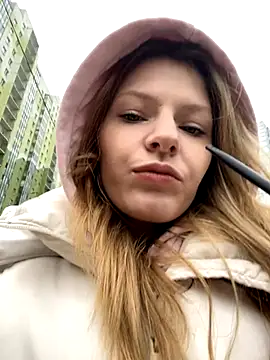 MaryHiggins online show from November 9, 2025, 10:19 am