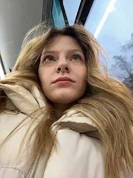 MaryHiggins online show from November 11, 2025, 1:39 pm