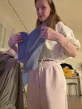 MaryHiggins online show from February 10, 2026, 10:09 pm