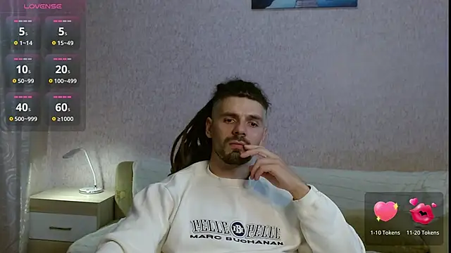 Aestheticguy101 online show from October 18, 2025, 4:42 pm