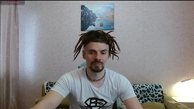 Aestheticguy101 online show from May 18, 2026, 1:16 pm