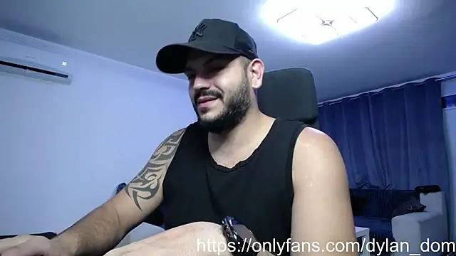 dyllan dom  online show from October 19, 2025, 10:23 pm