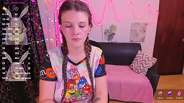 MillySandlerr online show from December 21, 2025, 1:46 pm