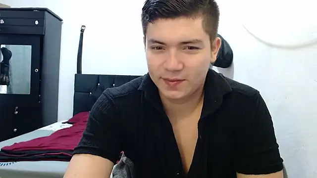 Snapshot of suckmydickbitch97 chatting on September 19, 2025, 12:20 pm suckmydickbitch97 online show from September 19, 2025, 12:20 pm