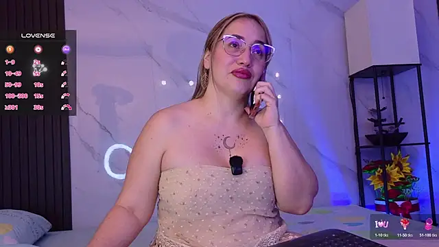 Snapshot of hotpawgmilf chatting on June 14, 2026, 12:29 am hotpawgmilf online show from June 14, 2026, 12:29 am