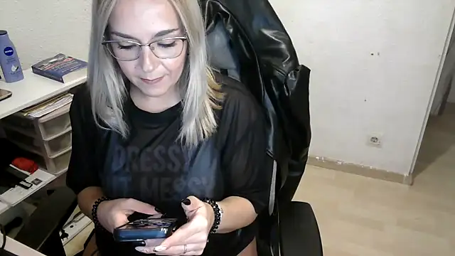 Snapshot of bekka__ chatting on February 28, 2026, 8:19 pm bekka online show from February 28, 2026, 8:19 pm