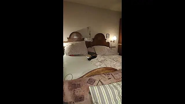 Mia-Sweet2002 online show from April 10, 2026, 11:12 pm