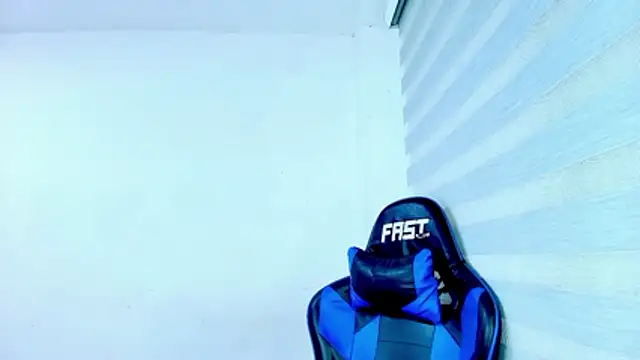 sophiax-x online show from April 5, 2026, 1:56 am