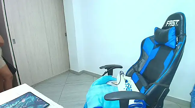 Snapshot of sophiax-x chatting on February 10, 2025, 9:36 pm sophiax-x online show from February 10, 2025, 9:36 pm