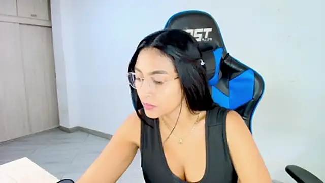 sophiax-x online show from March 6, 2026, 3:07 pm