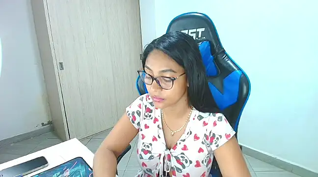 Snapshot of sophiax-x chatting on February 8, 2025, 12:39 pm sophiax-x online show from February 8, 2025, 12:39 pm