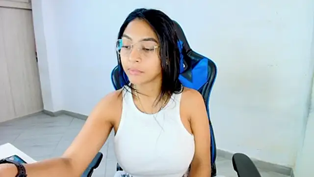 sophiax-x online show from March 1, 2026, 1:33 pm