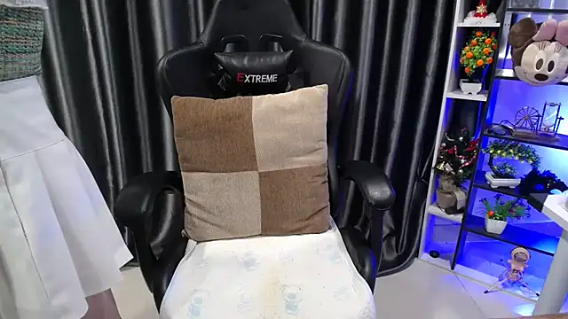 Snapshot of Yuki-yio chatting on October 6, 2025, 1:51 am Yuki-yio online show from October 6, 2025, 1:51 am