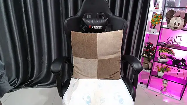 Snapshot of Yuki-yio chatting on October 9, 2025, 1:17 am Yuki-yio online show from October 9, 2025, 1:17 am