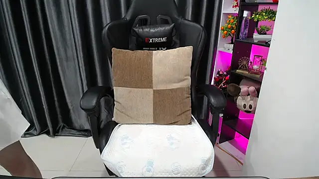 Snapshot of Yuki-yio chatting on September 19, 2025, 1:20 am Yuki-yio online show from September 19, 2025, 1:20 am