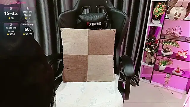 Snapshot of Yuki-yio chatting on November 22, 2025, 1:15 am Yuki-yio online show from November 22, 2025, 1:15 am