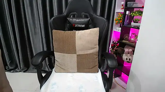 Snapshot of Yuki-yio chatting on September 26, 2025, 1:23 am Yuki-yio online show from September 26, 2025, 1:23 am