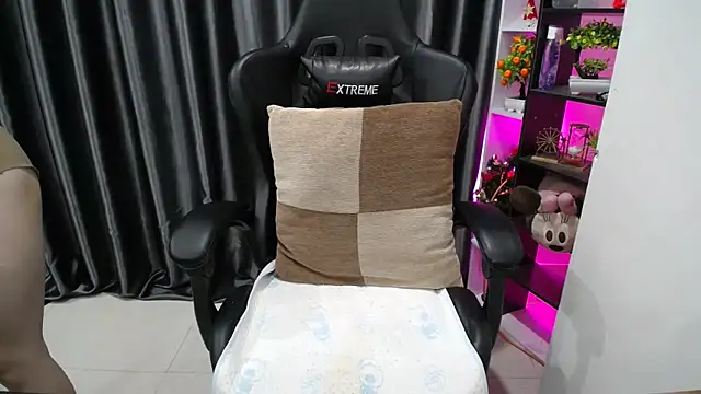 Snapshot of Yuki-yio chatting on October 1, 2025, 2:38 am Yuki-yio online show from October 1, 2025, 2:38 am